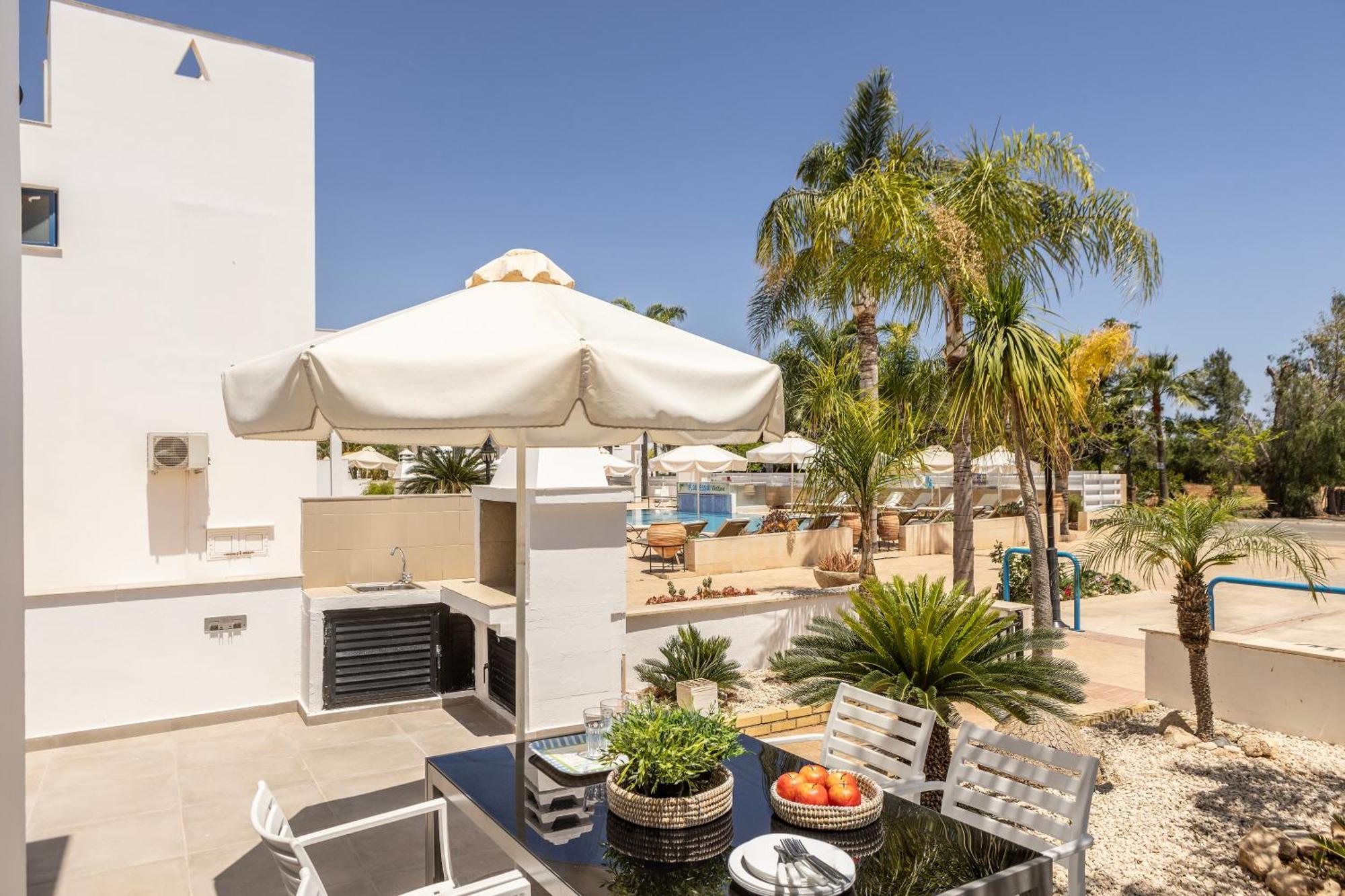 Flouressia Gardens Aparthotel Protaras Exterior photo