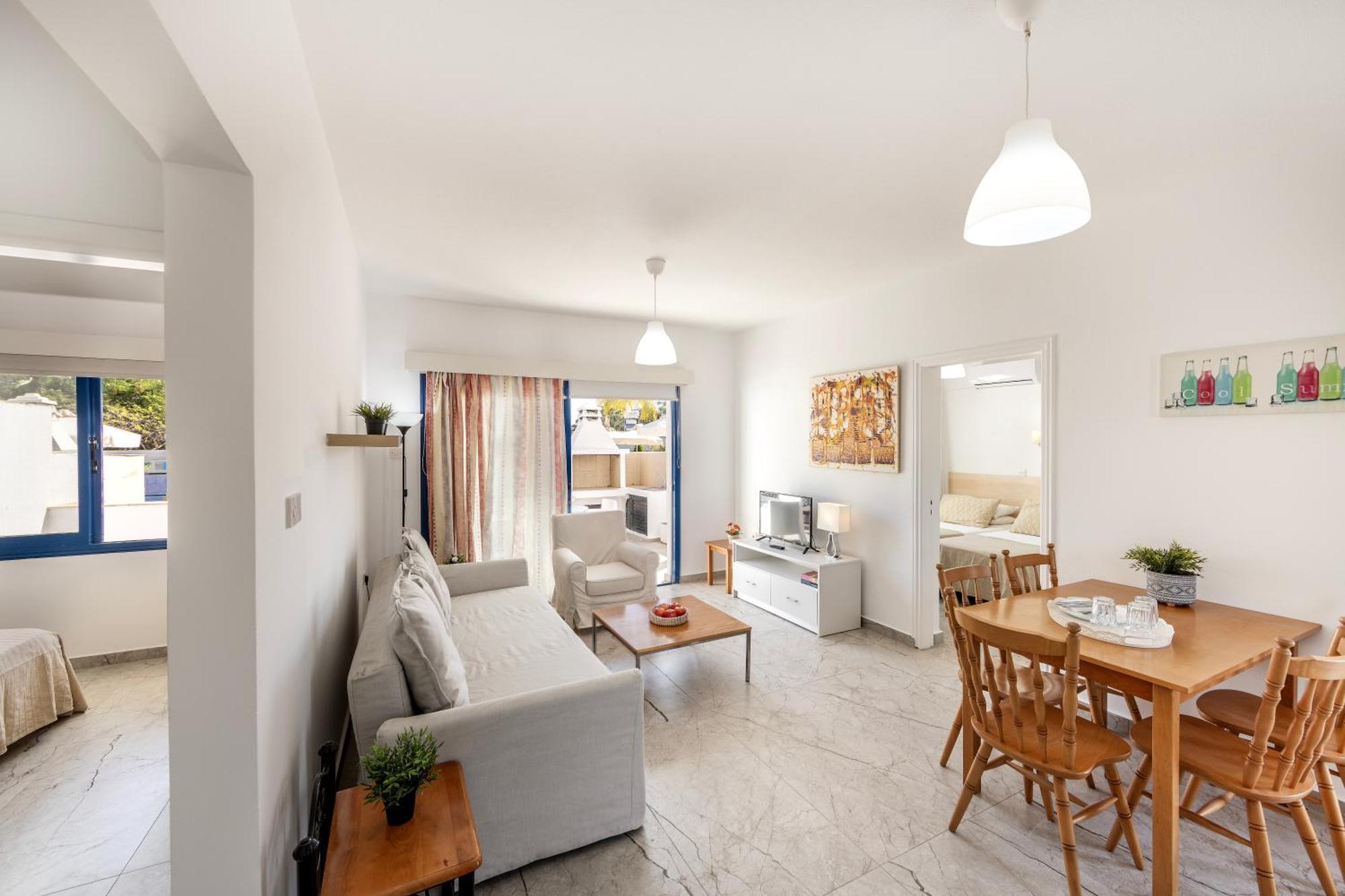 Flouressia Gardens Aparthotel Protaras Exterior photo