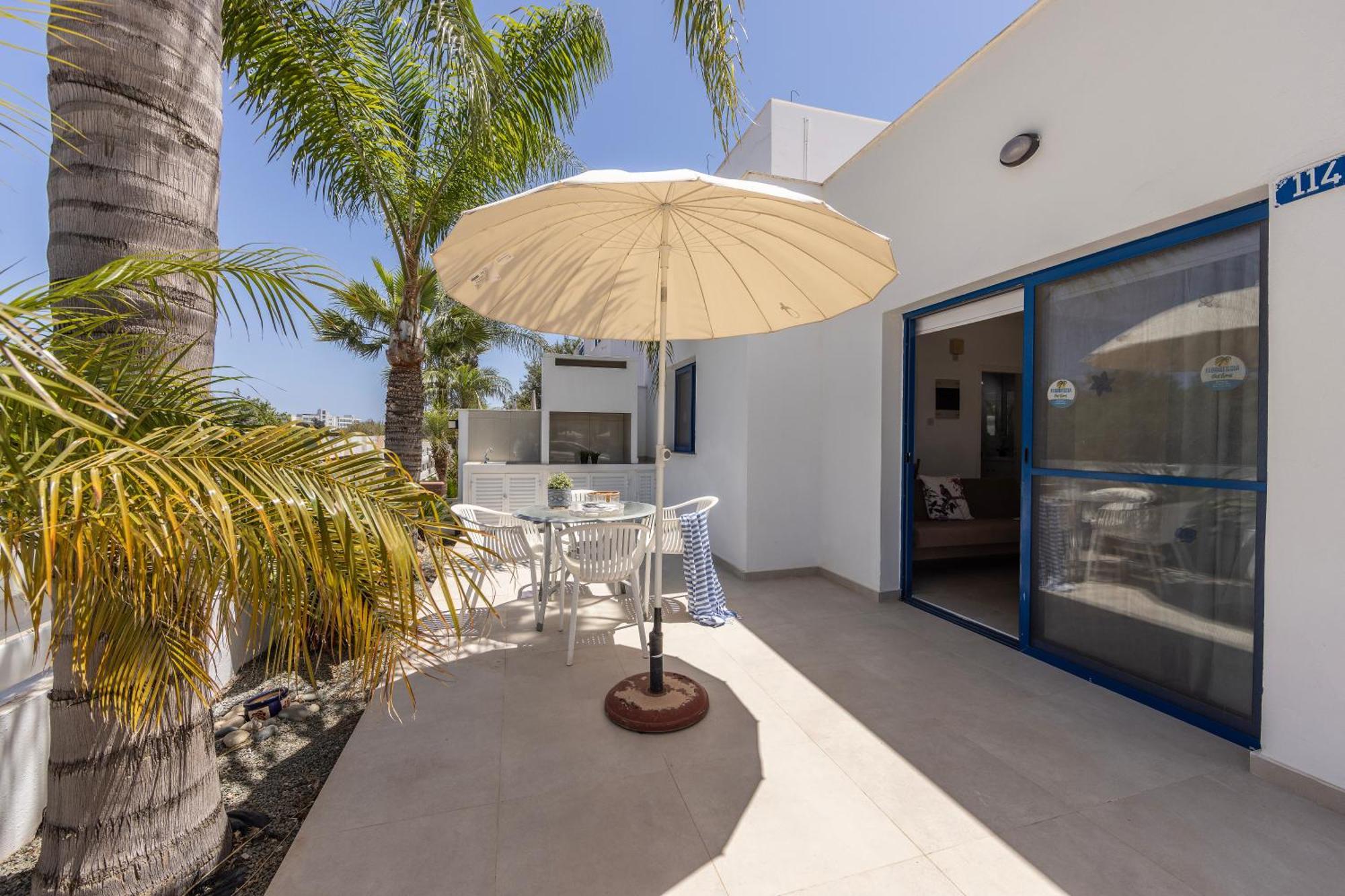 Flouressia Gardens Aparthotel Protaras Exterior photo